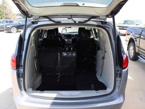 Used 2021 Chrysler Voyager Lxi image 19