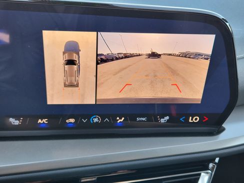 New 2026 Chevrolet Traverse LT w/ Sun and Wheel Package FWD image 14