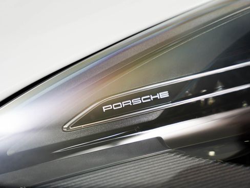 Certified 2024 Porsche Macan AWD/4WD image 30