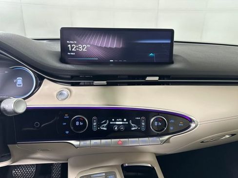 Used 2022 Genesis GV70 2.5T w/ Advanced Package image 21