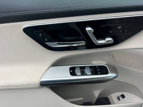 Used 2025 Mercedes-Benz GLC 300 image 14