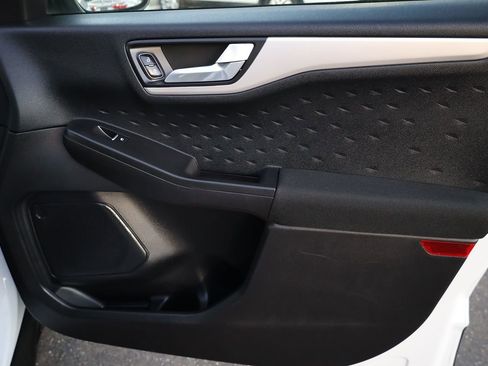 Used 2020 Ford Escape SE image 15