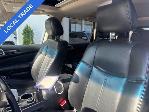 Used 2015 Nissan Pathfinder Platinum w/ Cargo Package image 3