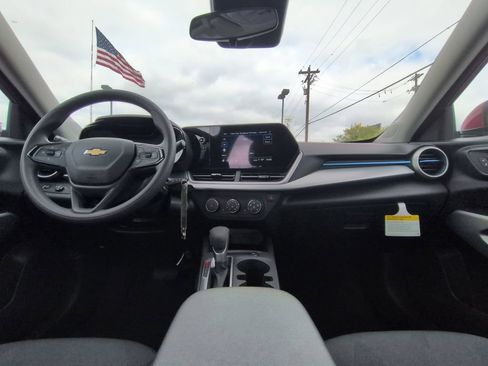 New 2026 Chevrolet Trax LS w/ LS Convenience Package FWD image 2