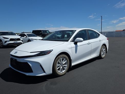 Used 2025 Toyota Camry LE AWD/4WD image 3