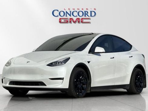 Used 2021 Tesla Model Y Long Range image 8