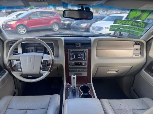Used 2014 Lincoln Navigator 4WD image 10