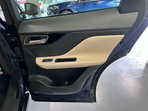 Used 2018 Jaguar F-PACE Premium image 20