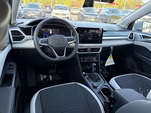 New 2025 Volkswagen Taos SE image 6