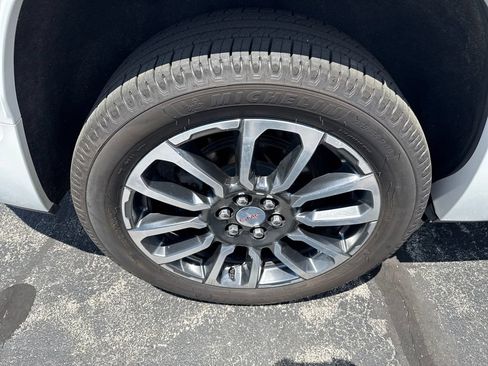 Used 2020 GMC Acadia Denali w/ Technology Package FWD image 28