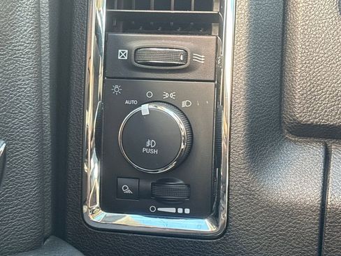 Used 2017 RAM 2500 Laramie w/ Convenience Group image 25