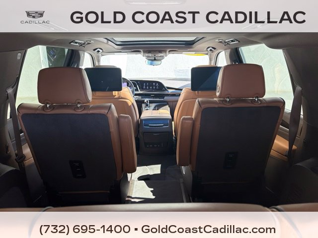 Certified 2023 Cadillac Escalade ESV Premium Luxury w/ Performance Package AWD/4WD image 16