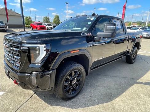 Used 2024 GMC Sierra 2500 AT4 w/ Technology Package AWD/4WD image 2