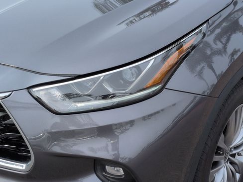 Used 2023 Toyota Highlander Platinum image 6