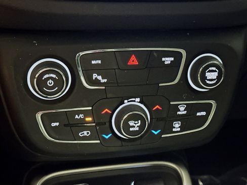 Used 2018 Jeep Compass Latitude w/ Popular Equipment Group image 12