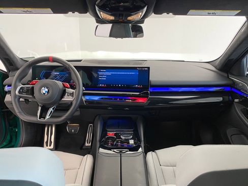 Used 2026 BMW M5 w/ Executive Package image 16