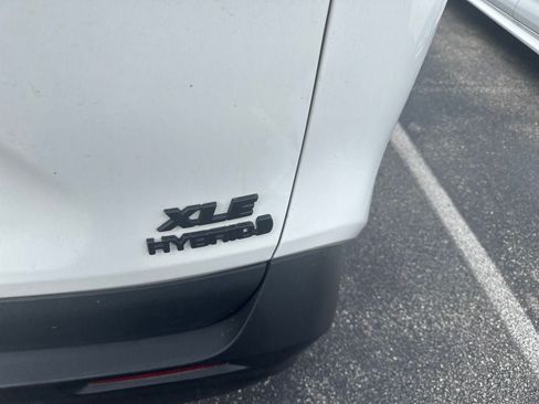 Used 2022 Toyota RAV4 XLE w/ Convenience Package AWD/4WD image 6