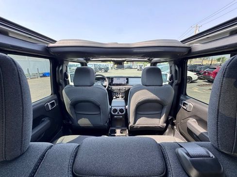 Used 2025 Jeep Wrangler Unlimited Sport AWD/4WD image 24