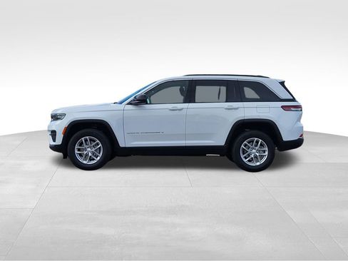 New 2026 Jeep Grand Cherokee Laredo image 4