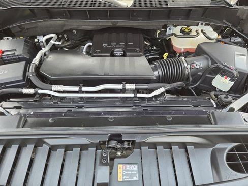 Used 2023 Chevrolet Silverado 1500 LT AWD/4WD image 31