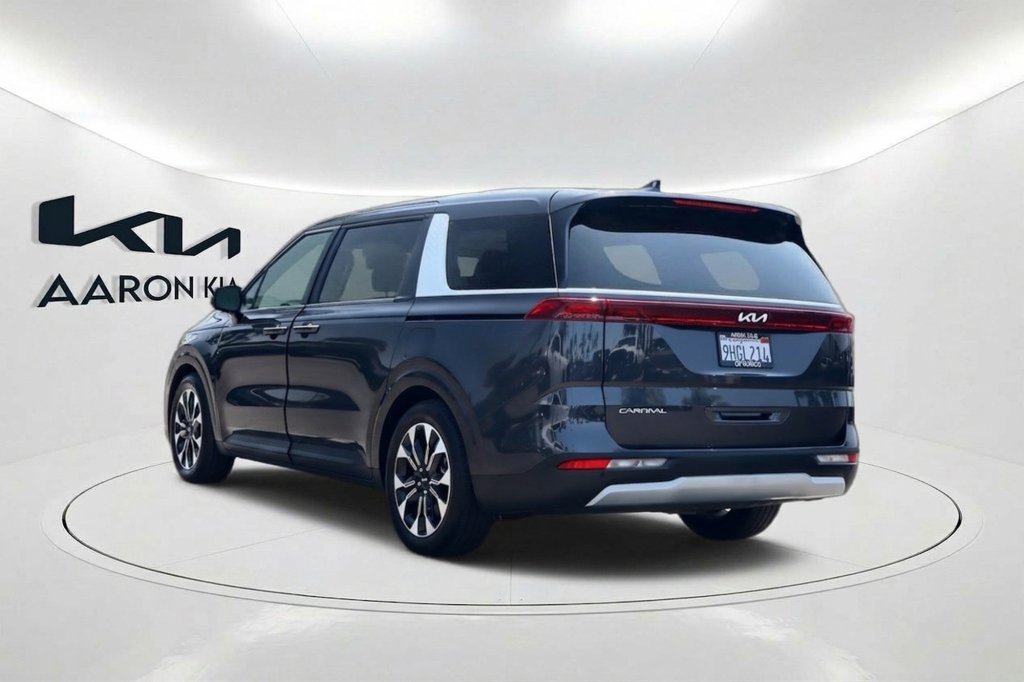 Used 2024 Kia Carnival EX FWD image 7