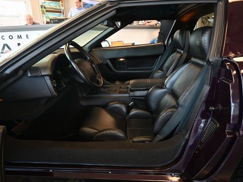 Used 1993 Chevrolet Corvette Coupe image 12