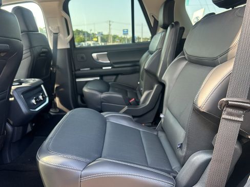 New 2025 Ford Expedition Platinum w/ Driver's Package image 18