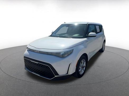 Used 2025 Kia Soul LX w/ LX Technology Package FWD image 7