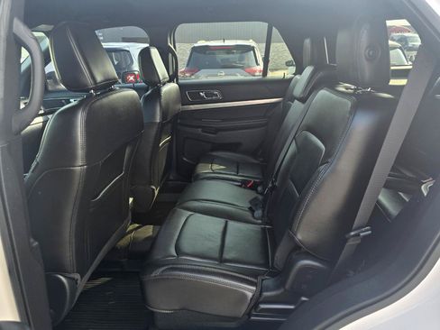 Used 2018 Ford Explorer XLT w/ Equipment Group 202A AWD/4WD image 14
