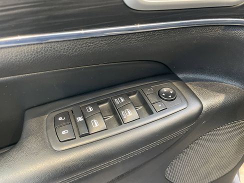 Used 2020 Jeep Grand Cherokee Limited AWD/4WD image 16