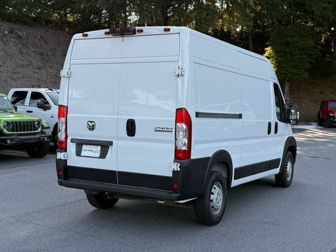 Used 2024 RAM ProMaster 2500 w/ Convenience Group FWD image 5