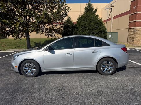 Used 2016 Chevrolet Cruze LS FWD image 2