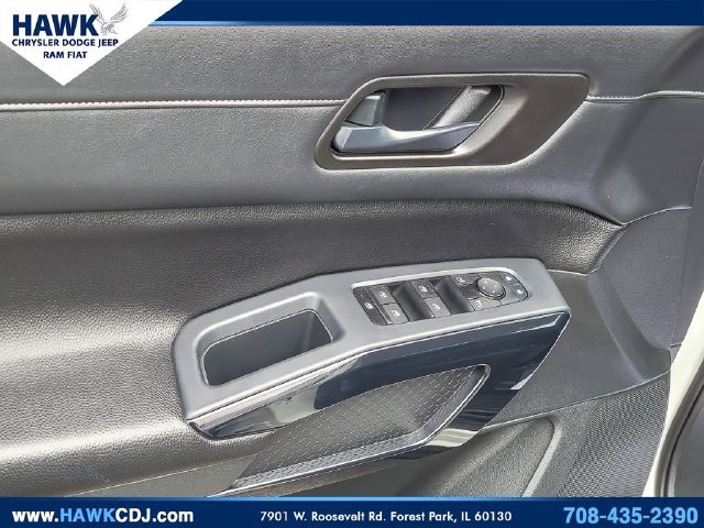 Used 2024 Nissan Pathfinder SV AWD/4WD image 14