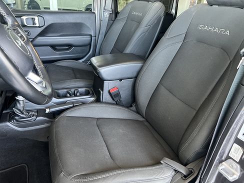 Used 2019 Jeep Wrangler Unlimited Sahara AWD/4WD image 11