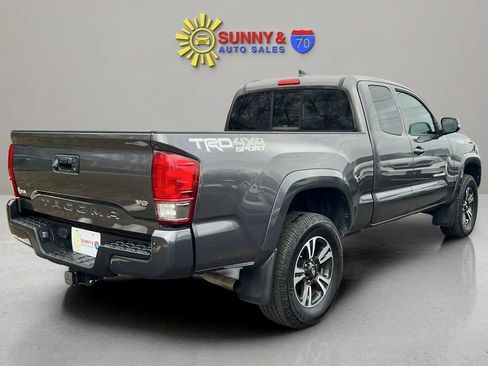 Used 2017 Toyota Tacoma TRD Sport image 7