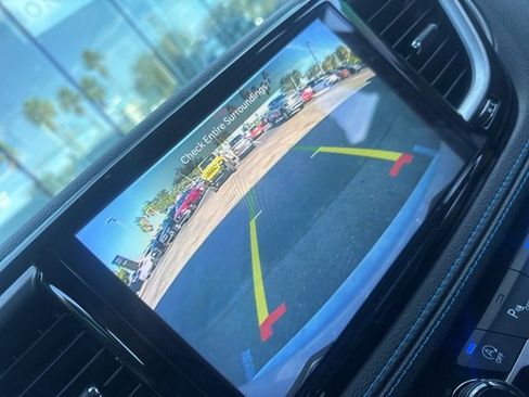 Used 2021 Chrysler Pacifica Touring-L image 5