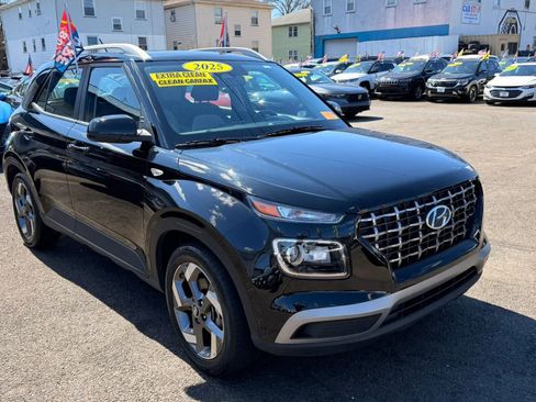 Used 2025 Hyundai Venue SEL image 2