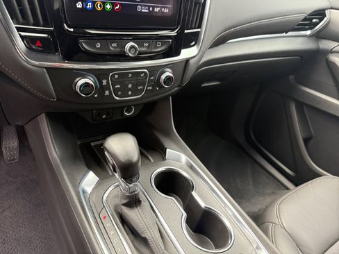 Used 2022 Chevrolet Traverse LT image 13