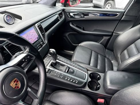 Used 2018 Porsche Macan Turbo w/ Premium Package Plus image 26