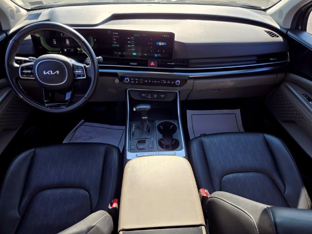 Used 2025 Kia Carnival FWD image 15