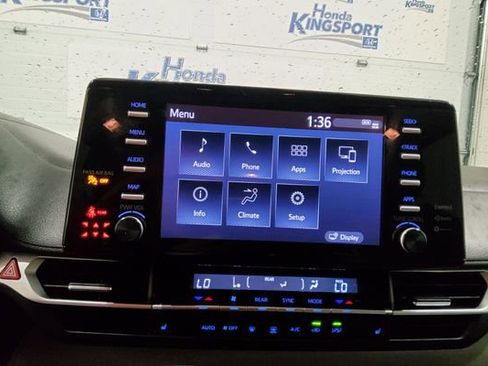 Used 2024 Toyota Sienna XLE FWD image 25