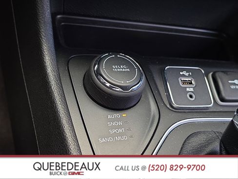 Used 2019 Jeep Cherokee Latitude w/ Popular Appearance Group AWD/4WD image 19