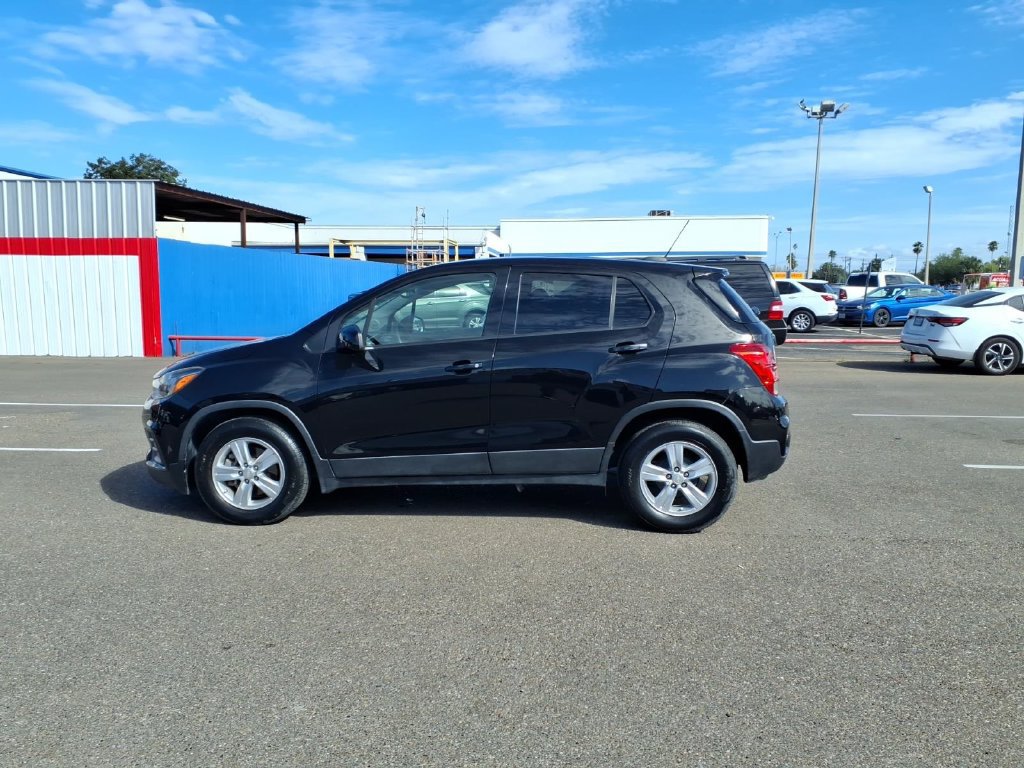 Used 2022 Chevrolet Trax LS w/ Tint and Cruise Package FWD image 2