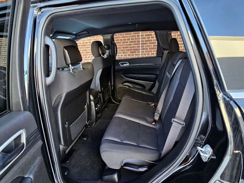 Used 2021 Jeep Grand Cherokee Laredo w/ Security & Convenience Group image 10