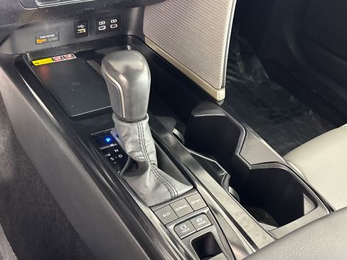 Used 2025 Toyota Camry SE w/ Convenience Package image 23