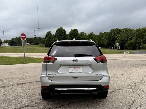 Used 2017 Nissan Rogue SV AWD/4WD image 4