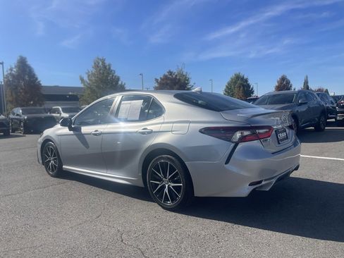 Used 2021 Toyota Camry SE image 5