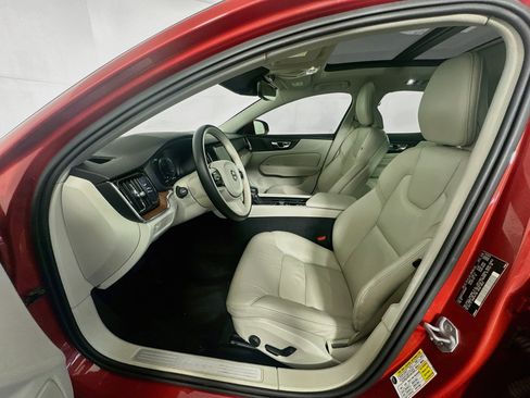 Used 2019 Volvo S60 T5 Momentum w/ Multimedia Package FWD image 13