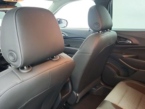 Used 2024 Chevrolet Trax LT w/ Sunroof Package FWD image 25
