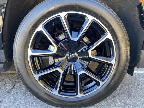 Used 2024 Chevrolet Tahoe RST image 13